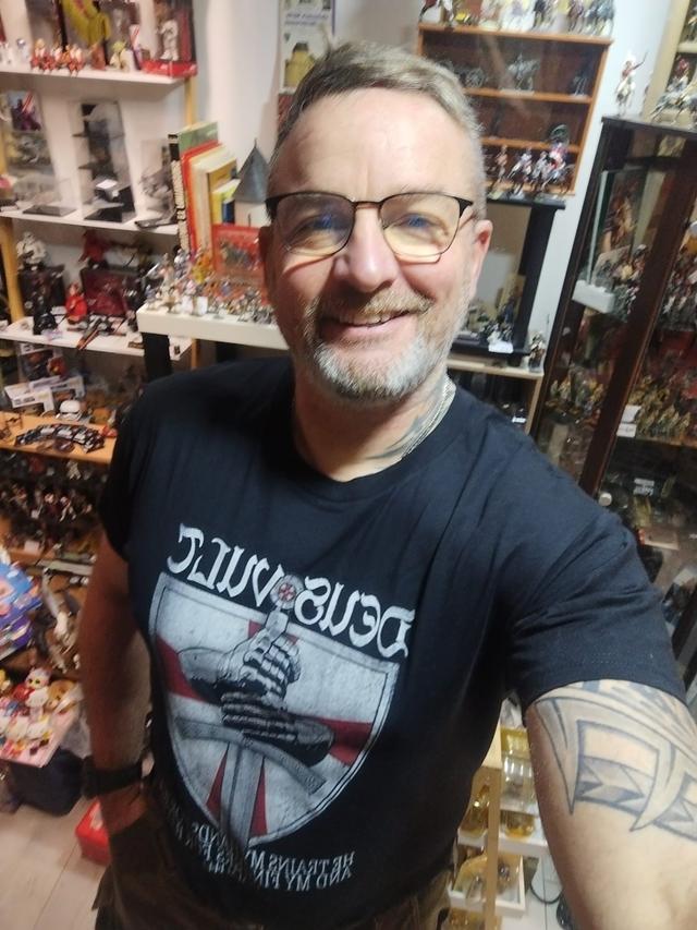 Franck, fondateur de Kurt Collection, dans sa boutique