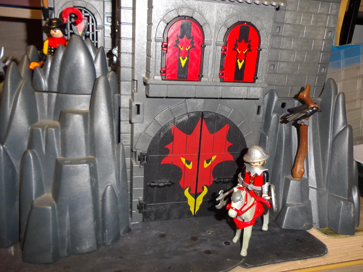 Rare: Lot Playmobil " Le château du Dragon + armée + grand dragon "- guerriers vue 3