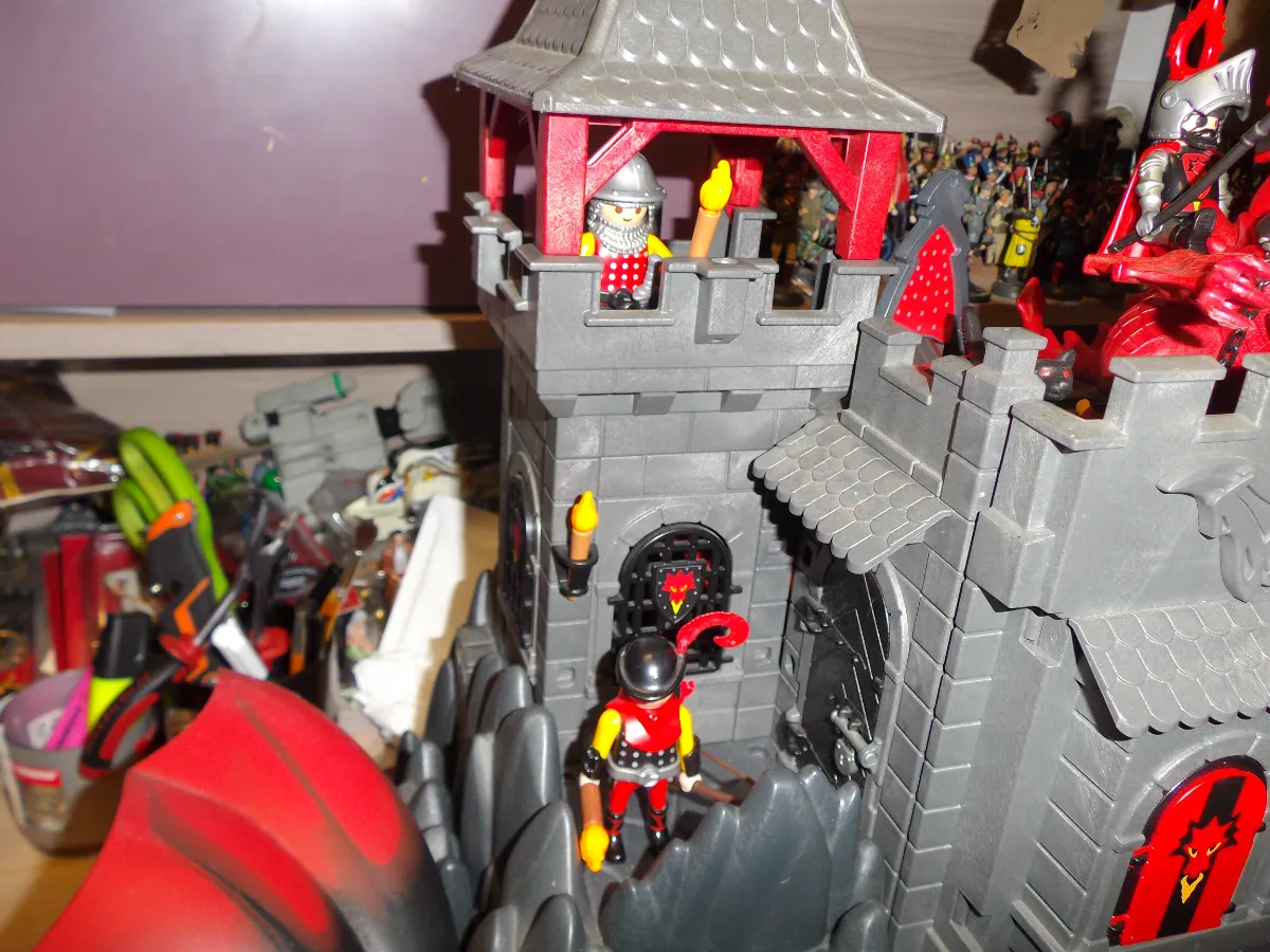 Rare: Lot Playmobil " Le château du Dragon + armée + grand dragon "- guerriers vue 4